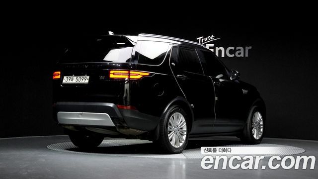 Land Rover Discovery 2018 — photo 2
