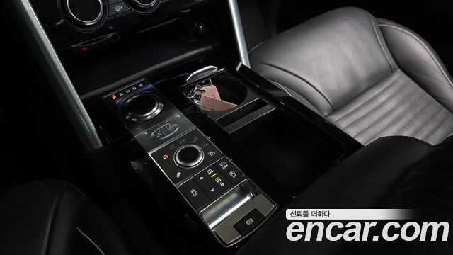 Land Rover Discovery 2018 — photo 12