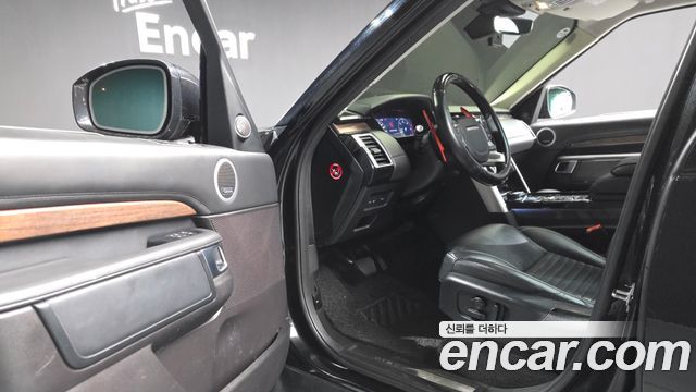Land Rover Discovery 2018 — photo 13