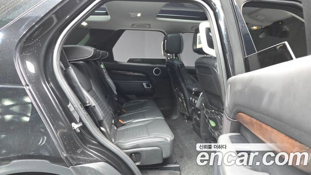 Land Rover Discovery 2018 — photo 18