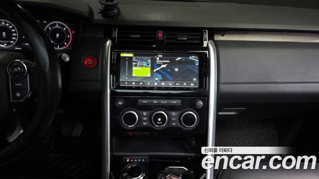 Land Rover Discovery 2018 — photo 21