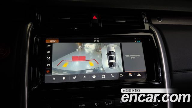 Land Rover Discovery 2018 — photo 22