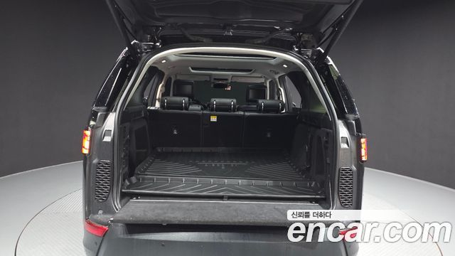 Land Rover Discovery 2018 — photo 26
