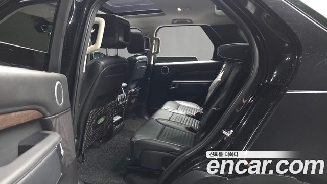 Land Rover Discovery 2018 — photo 16
