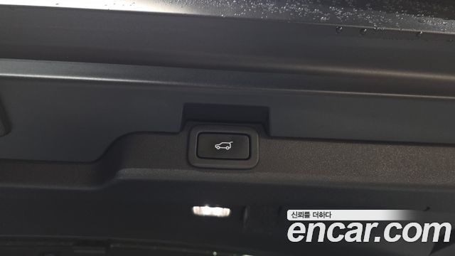 Land Rover Discovery 2018 — photo 28