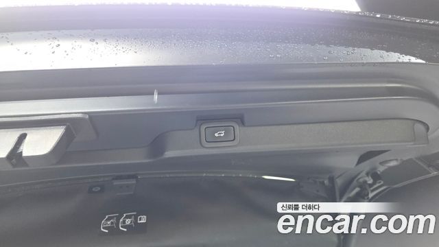 Land Rover Discovery 2018 — photo 29