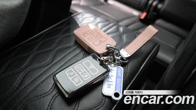 Land Rover Discovery 2018 — photo 32