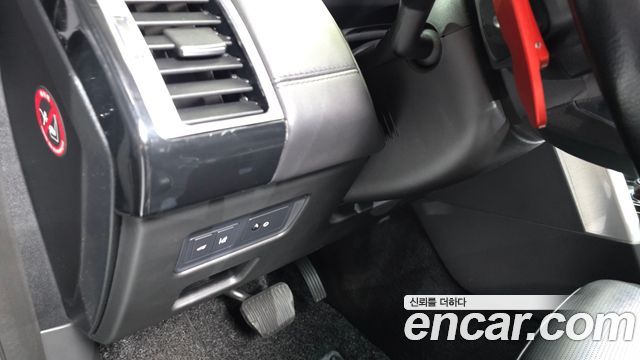 Land Rover Discovery 2018 — photo 35