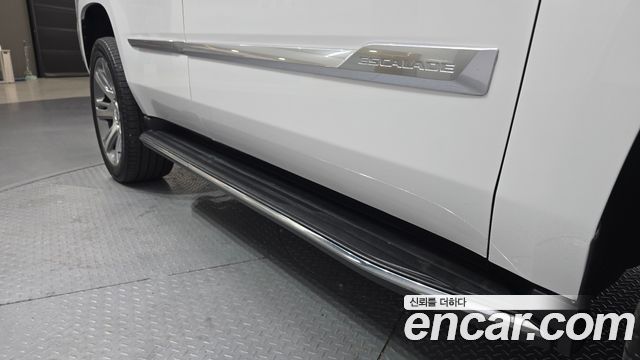 Cadillac Escalade 2020 — photo 30