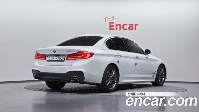 BMW 5-Series 2018 — photo 2