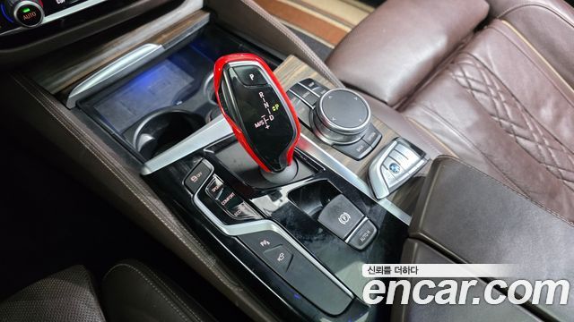 BMW 5-Series 2018 — photo 9