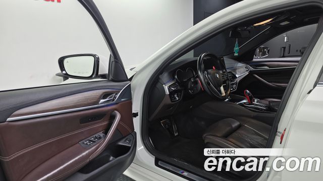 BMW 5-Series 2018 — photo 10