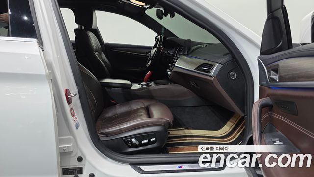 BMW 5-Series 2018 — photo 11