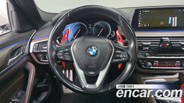 BMW 5-Series 2018 — photo 13