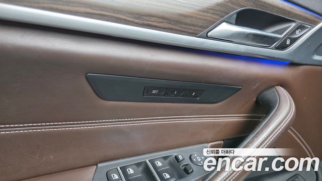 BMW 5-Series 2018 — photo 16