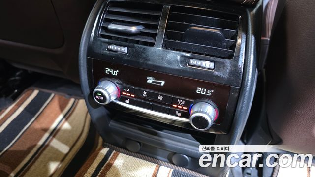 BMW 5-Series 2018 — photo 18