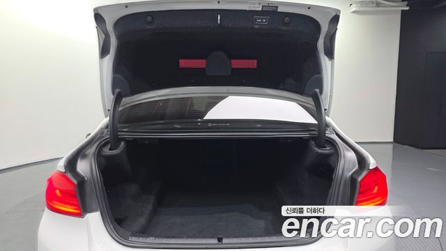 BMW 5-Series 2018 — photo 20