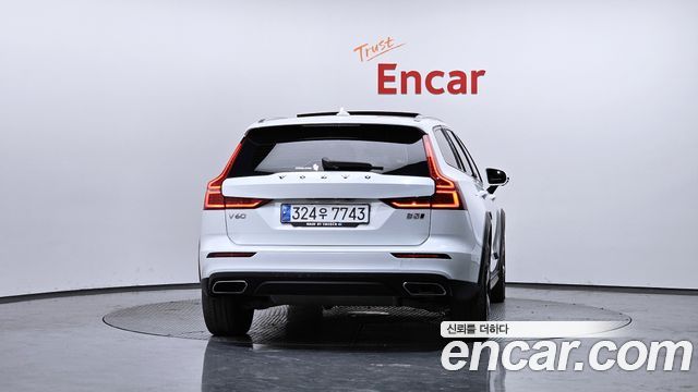 Volvo V60 2021 — photo 4