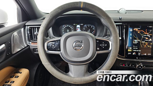 Volvo V60 2021 — photo 18