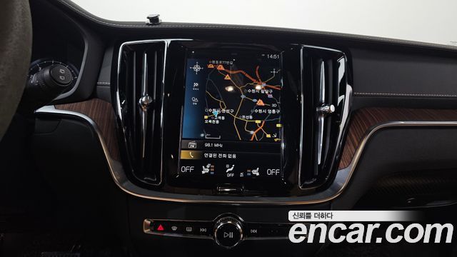 Volvo V60 2021 — photo 19