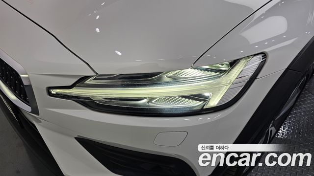 Volvo V60 2021 — photo 8