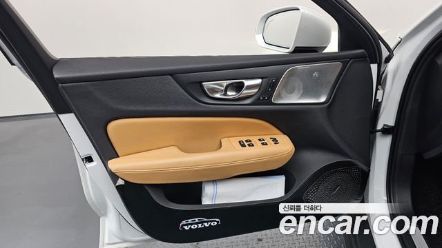 Volvo V60 2021 — photo 14