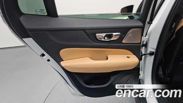 Volvo V60 2021 — photo 15