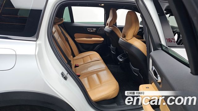 Volvo V60 2021 — photo 16