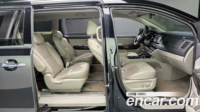 Kia Canival 2020 — photo 17