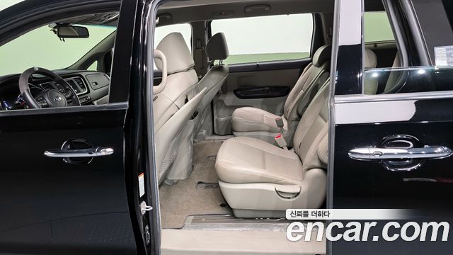 Kia Canival 2020 — photo 18