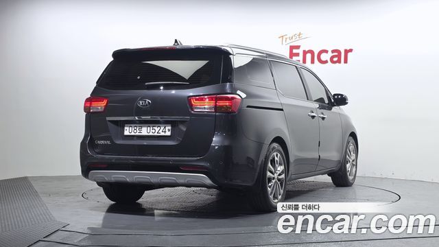 Kia Canival 2017 — photo 2