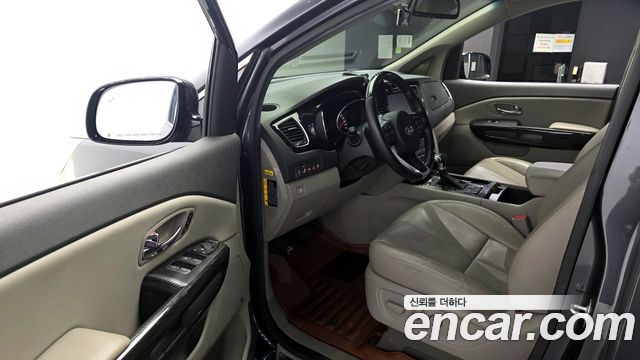 Kia Canival 2017 — photo 13