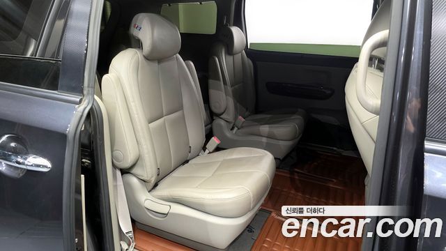 Kia Canival 2017 — photo 16