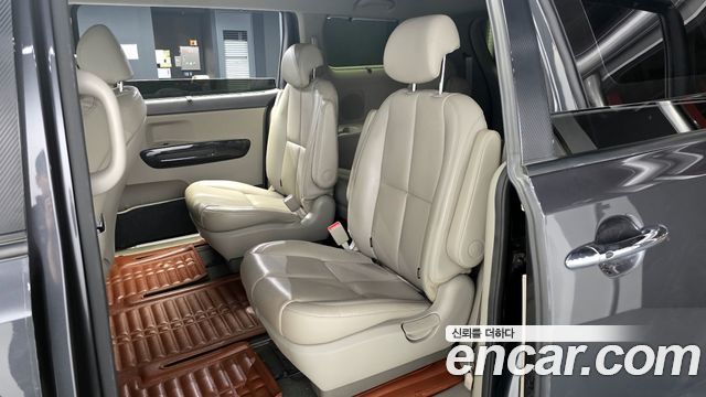 Kia Canival 2017 — photo 17
