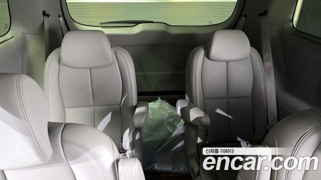 Kia Canival 2017 — photo 18
