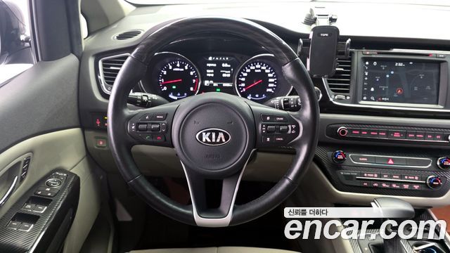 Kia Canival 2017 — photo 19