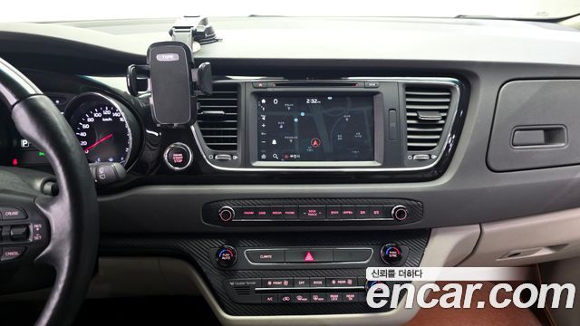 Kia Canival 2017 — photo 20