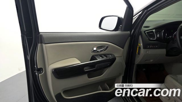 Kia Canival 2017 — photo 14
