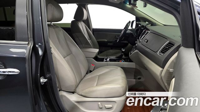 Kia Canival 2017 — photo 15