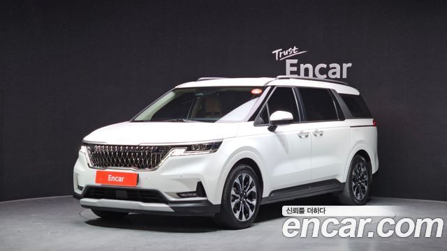 Kia Canival 2023 — photo 1