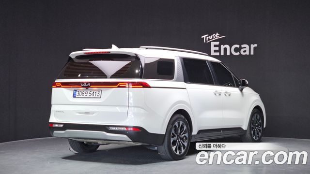Kia Canival 2023 — photo 2