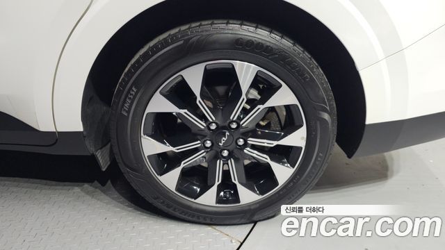 Kia Canival 2023 — photo 5