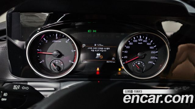 Kia Canival 2023 — photo 11