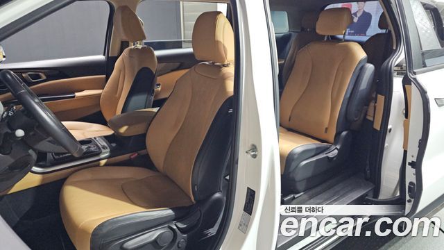Kia Canival 2023 — photo 17