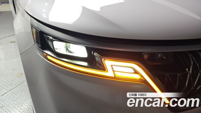 Kia Canival 2023 — photo 8