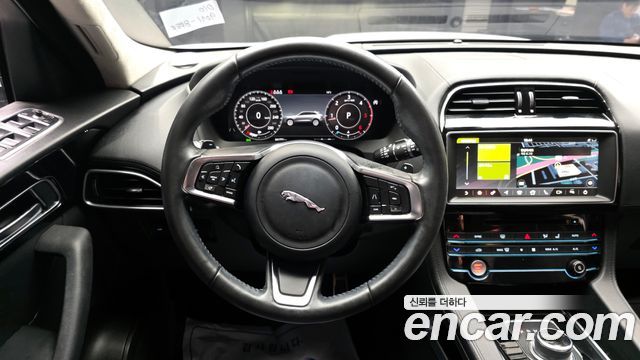 Jaguar F-PACE 2019 — photo 19