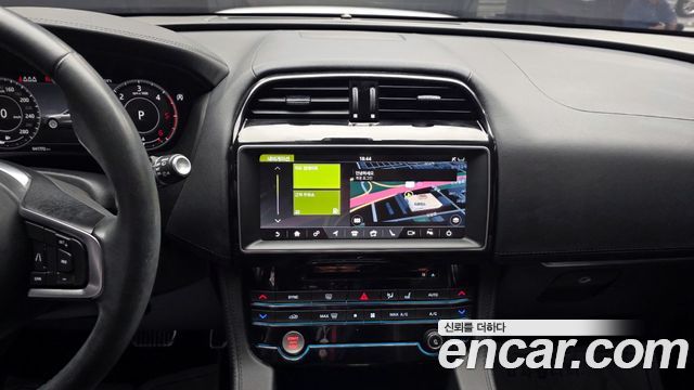 Jaguar F-PACE 2019 — photo 20