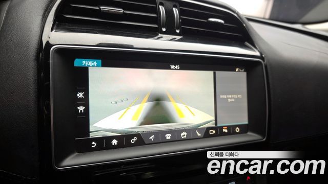 Jaguar F-PACE 2019 — photo 21