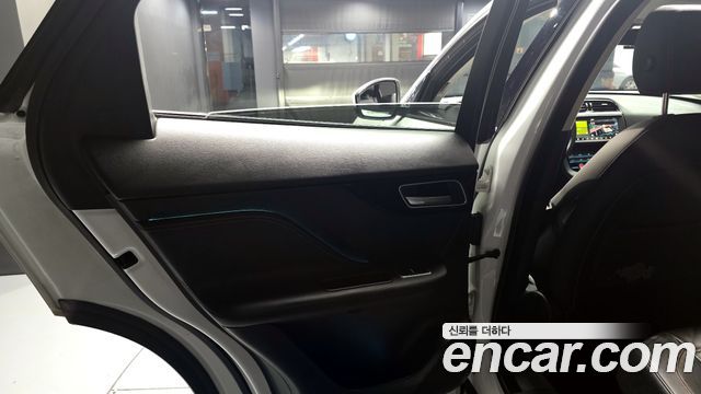 Jaguar F-PACE 2019 — photo 15