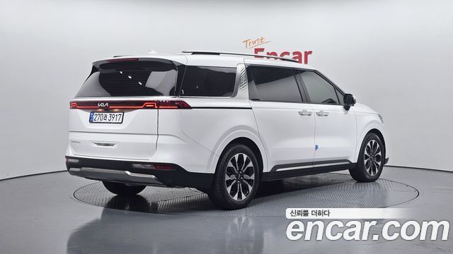 Kia Canival 2022 — photo 2